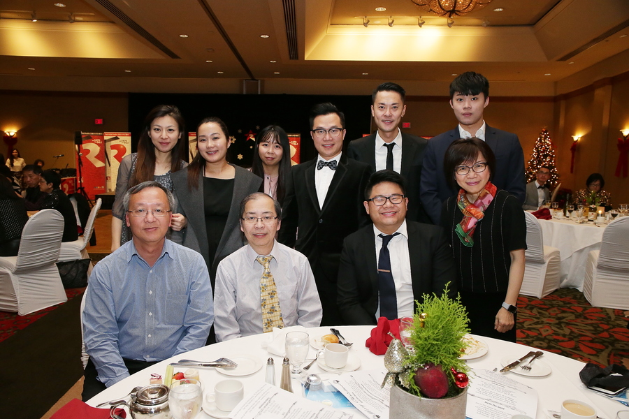 DJ 華麗轉身 盛裝出席聖誕聯歡派對7911