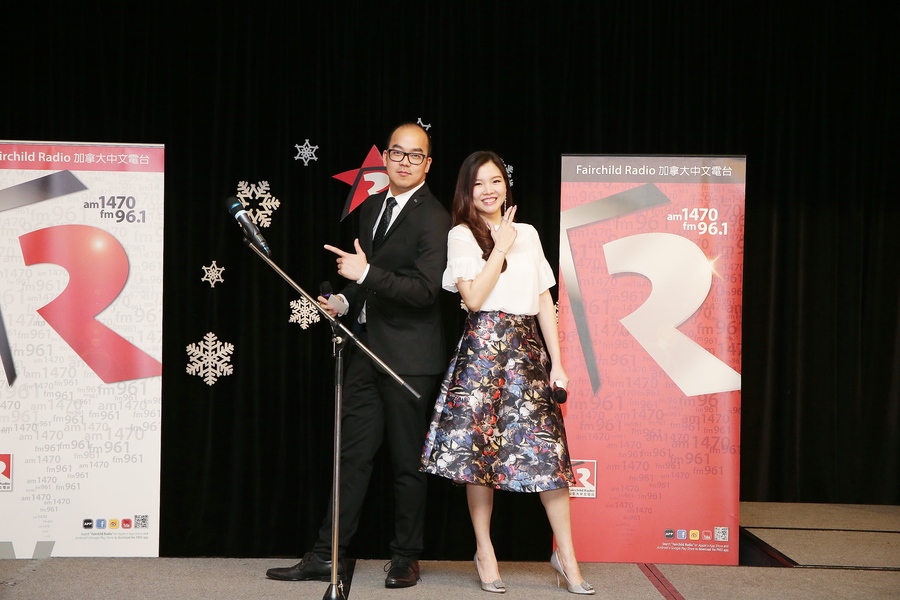 DJ 華麗轉身 盛裝出席聖誕聯歡派對7913