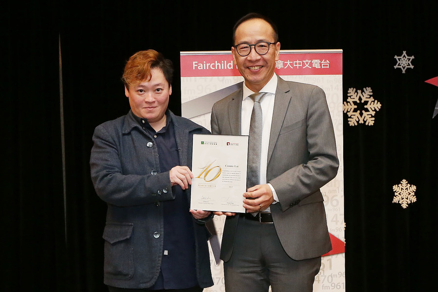 DJ 華麗轉身 盛裝出席聖誕聯歡派對7915