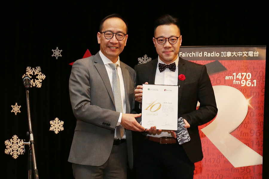 DJ 華麗轉身 盛裝出席聖誕聯歡派對7916