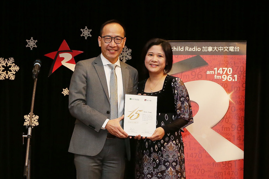 DJ 華麗轉身 盛裝出席聖誕聯歡派對7919