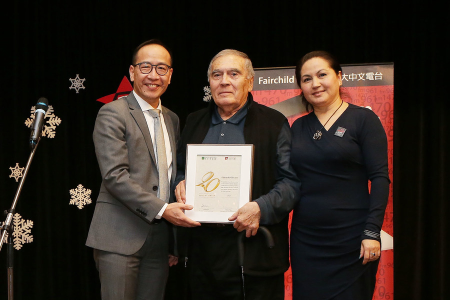 DJ 華麗轉身 盛裝出席聖誕聯歡派對7921