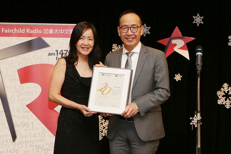 DJ 華麗轉身 盛裝出席聖誕聯歡派對7922