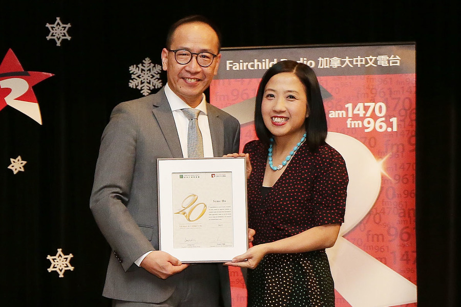 DJ 華麗轉身 盛裝出席聖誕聯歡派對7923
