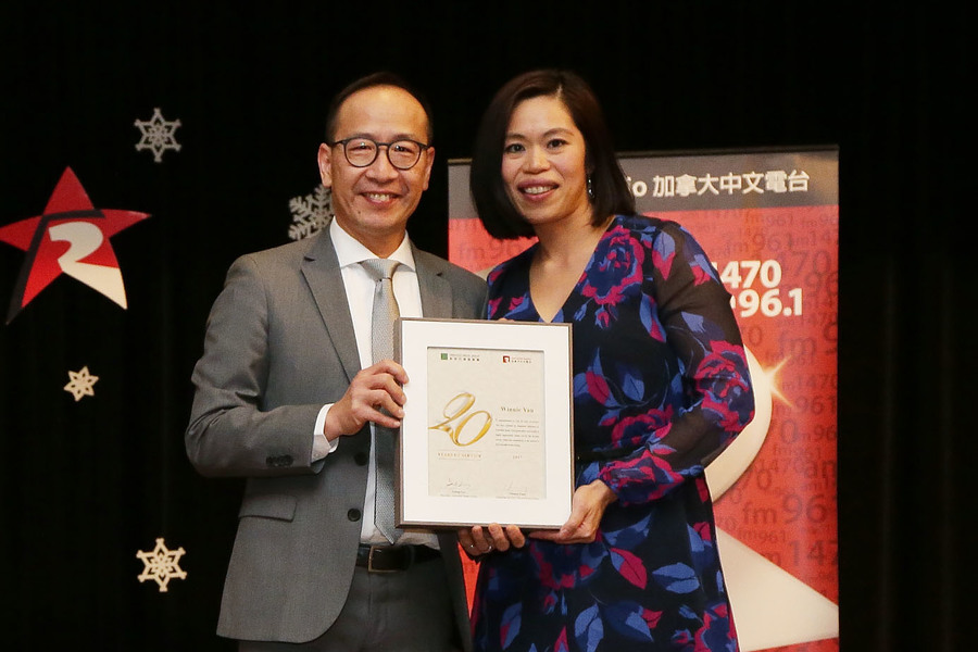 DJ 華麗轉身 盛裝出席聖誕聯歡派對7924