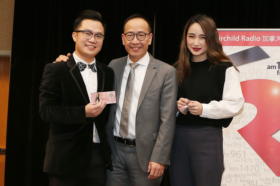 DJ 華麗轉身 盛裝出席聖誕聯歡派對7926