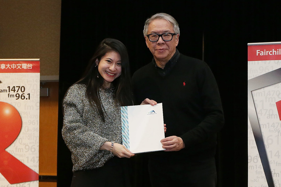 DJ 華麗轉身 盛裝出席聖誕聯歡派對7935