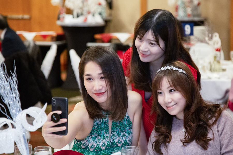 電台聖誕派對 講心又講金 大家很開心！8585