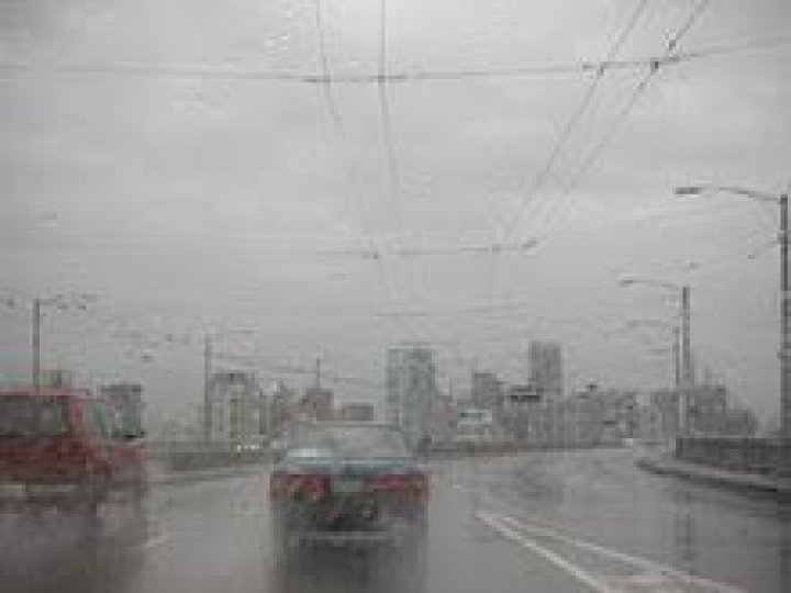 環境部向大溫地區發大雨警告 預料今晚至週一會有大雨