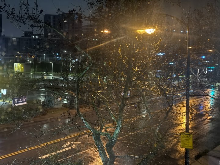 大雨警告仍然生效