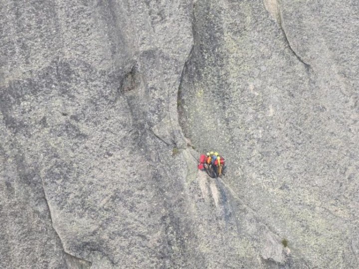 一名攀岩者因惡劣天氣摔下頭部受傷 獲北岸救援隊成功營救